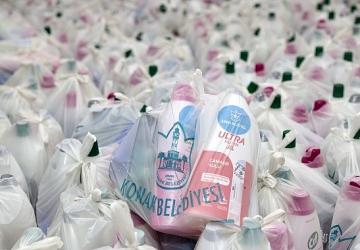 Konak'tan ihtiyaç sahiplerine temizlik ve hijyen malzemesi desteği