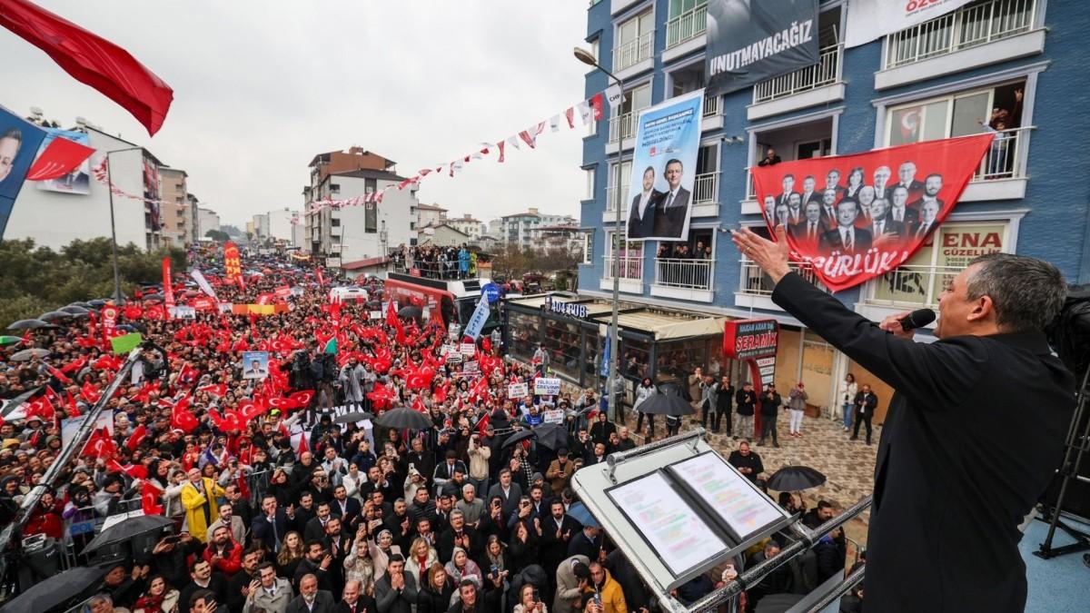 Özgür Özel Hatay’da konuştu: ‘TOKİ konutları bedelsiz değil, Hatay’ı bırakmamak üzere geliyoruz’