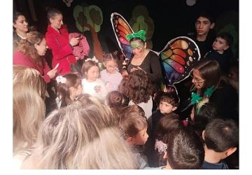 Ayvalık Belediye Tiyatrosu'nun Yeni Çocuk Oyununa Yoğun İlgi