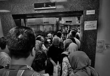 Bayraklı Şehir Hastanesi’nde Yoğun Bakım İsyanı: Merdivenler Bile Kilitli!