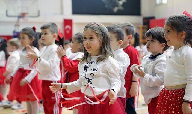 Bayraklı'da 23 Nisan Programları Çocukların Yoğun Katılımıyla Devam Ediyor