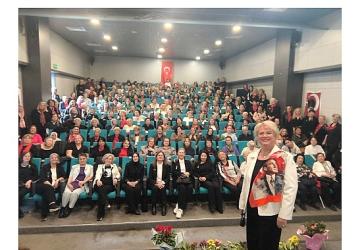 Kadınlar, Atatürk'ü sevdiği şarkılarla andı