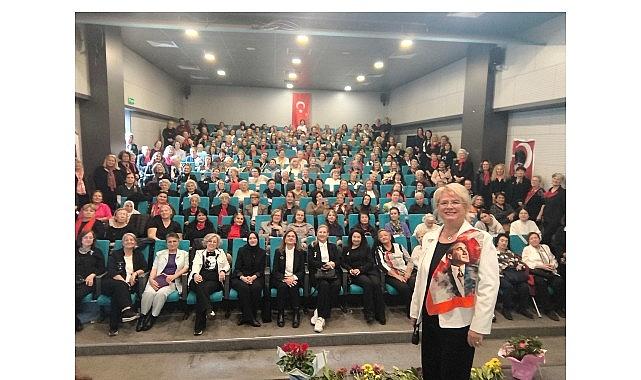 Kadınlar, Atatürk'ü sevdiği şarkılarla andı