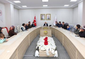 Vali Varol, iş arayan vatandaşlarla bir araya geldi