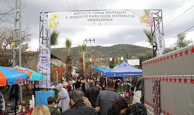 Bayındır'da Nergis ve Kuru Çiçek Sevgisi Engel Tanımadı: Vatandaşlar Üreticiyi Yalnız Bırakmadı