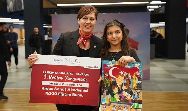 Çocuklar Cumhuriyet'i Resim ve Şiirlerle Anlattı Çocuklar Cumhuriyet'i Resim ve Şiirlerle Anlattı