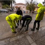 İzmir Büyükşehir Belediyesi ekipleri sağanak yağış ve fırtına nedeniyle seferber oldu