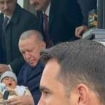 Cumhurbaşkanı Erdoğan Adıyaman’da 4 aylık bebeği fark edince konvoyu durdurdu
