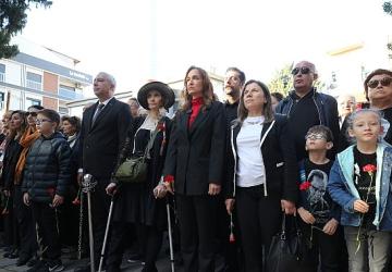 Karşıyaka tek yürek oldu, Ata'ya selam durdu!