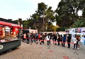 Gençliğe üç bilet jesti