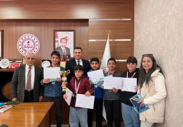 Girne Ortaokulu Öğrencilerinden Çifte Spor Başarısı