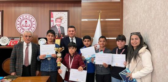 Girne Ortaokulu Öğrencilerinden Çifte Spor Başarısı