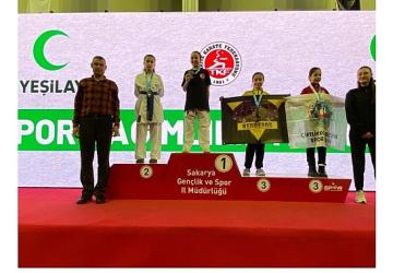 Kartepeli Karateciler Sakarya'da Kürsüyü Kapatmadı