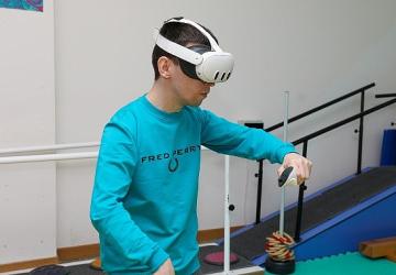 Engelsiz Yaşam Merkezi'nde Fizik Tedaviye Sanal Gerçeklik Desteği