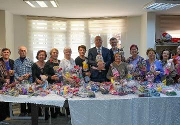 Gaziemir'in çınarlarından fidanlara 23 Nisan armağanı