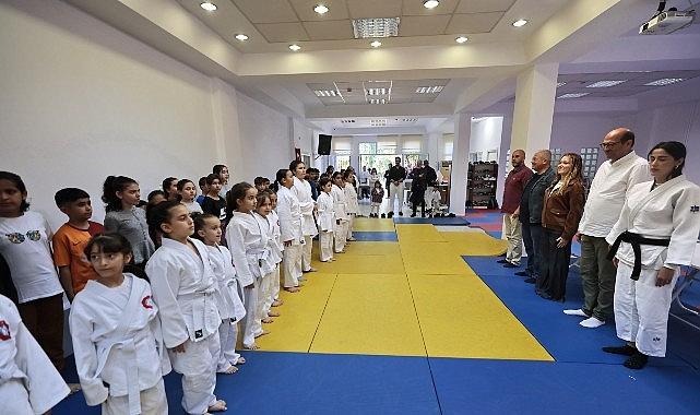 Geleceğin judocuları Konak'ta yetişiyor: Sarı kuşaklar Başkan Mutlu'dan