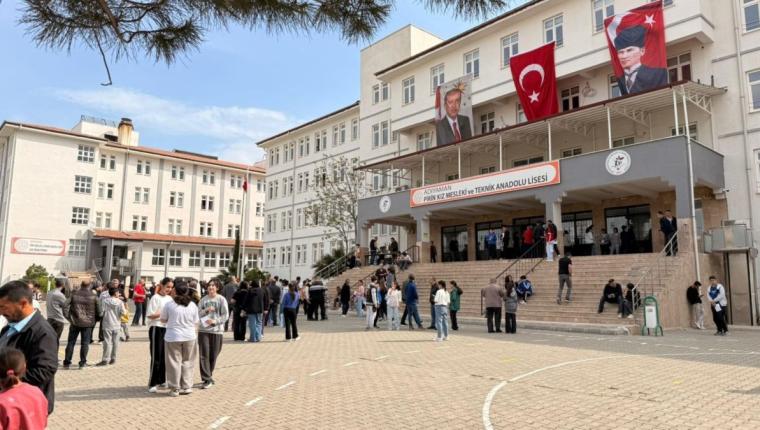Adıyaman’da bursluluk sınavına yoğun katılım - Videolu Haber