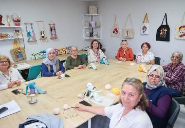 Bucalı kursiyerlerden minik savaşçılara destek