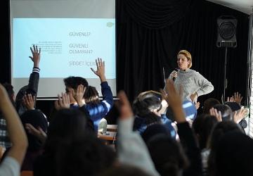 Kadına Yönelik Şiddete Karşı Mücadelede Beylikdüzü'nde Birlik ve Dayanışma