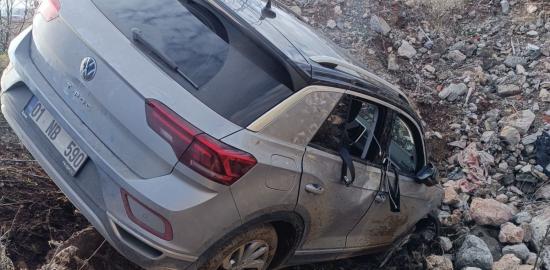 Otomobil şarampole devrildi: 4 yaralı