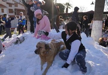 Miniklerin neşesi Hizmet Noktası'nı ısıttı.