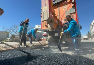Adıyaman’da zarar gören yollarda asfalt onarım çalışmaları sürüyor
