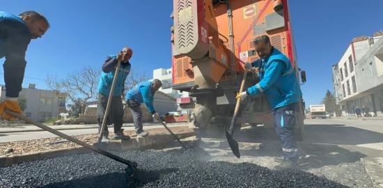 Adıyaman’da zarar gören yollarda asfalt onarım çalışmaları sürüyor