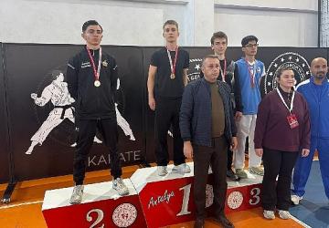 Kemer Belediyesi Karate takımından büyük başarı