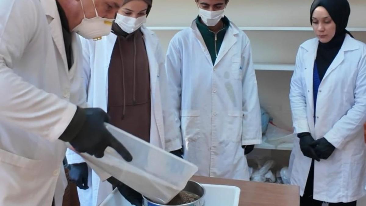 Adıyaman Üniversitesi çiftçilere toprak analiziyle destek veriyor - Videolu Haber