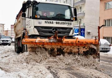 Sivas’ta Yoğun Kar Alarmı: 783 Personel Sahada