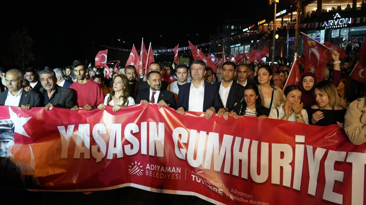 Tutdere: ‘Türkiye Cumhuriyeti demokrasiyle, adaletle buluşacak’ - Videolu Haber Tutdere: ‘Türkiye Cumhuriyeti demokrasiyle, adaletle buluşacak’ - Videolu Haber