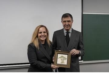 Geleceğin Profesyonelleri, Ahmet Pura ile “Hayat Güneşli Bir Sağanak" Konferansı'nda Bir Araya Geldi