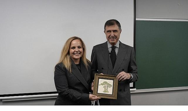 Geleceğin Profesyonelleri, Ahmet Pura ile “Hayat Güneşli Bir Sağanak" Konferansı'nda Bir Araya Geldi