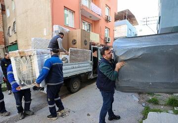 Buca Belediyesi'nden selden etkilenen ailelere eşya desteği