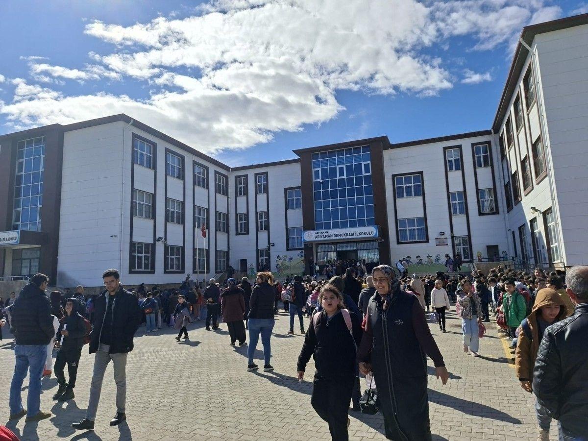 Denetimler sıklaştırılıyor: Türkiye genelinde okullara kamera ve turnike sistemi geliyor