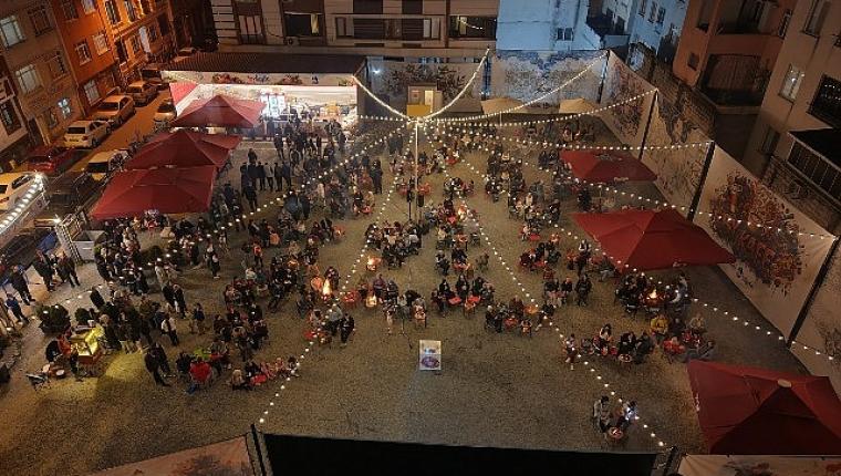 By Kafe'de ilk perde açıldı: Ateş başında 'Gülen Gözler' buluşması