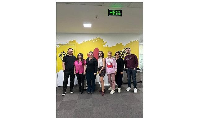 Horoz Lojistik'ten Pembe Ekim'e Destek: Meme Kanseri Farkındalık Semineri Düzenlendi Horoz Lojistik'ten Pembe Ekim'e Destek: Meme Kanseri Farkındalık Semineri Düzenlendi