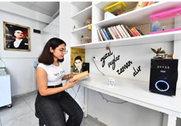 İzmir Büyükşehir öğrencinin yanında