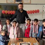 Besni’de “Artık Okuyorum” etkinliği: Okuma yazmayı öğrenen öğrencilere sürpriz