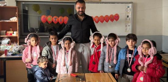 Besni’de “Artık Okuyorum” etkinliği: Okuma yazmayı öğrenen öğrencilere sürpriz