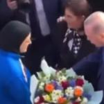 Aydın’daki törende fotoğrafçıdan Başkan Özlem Çerçioğlu’na tepki çeken hareket