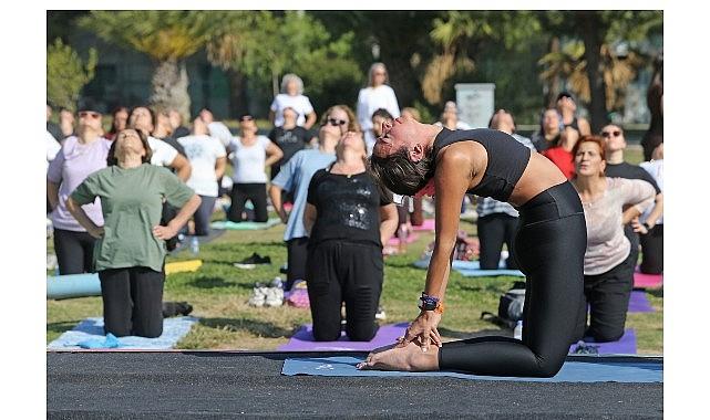 Karşıyaka Belediyesi'nden 14 Şubat'a özel yoga etkinliği