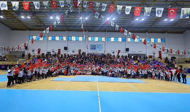 Karabağlar 'da Sömestr Spor Şenliği Bayram Havasında Geçti