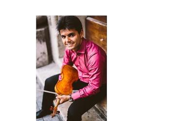 İstanbul Devlet Senfoni Orkestrası aralık ayının ilk konserinde keman virtüözü Robert Lakatos'u ağırlıyor