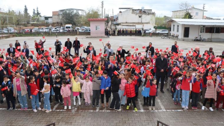 Kahta İlçe Müdürü Lütfü Başli: ‘Bayrak bağımsızlığımızın en güçlü sembolüdür’