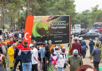 Başkan Özyiğit, Emirler'deki yeşil seferberliğe katıldı