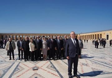 Edremit Belediyesi Ata'nın huzuruna çıktı