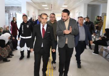 Prof. Dr. Şirik, Kahta Devlet Hastanesi Acil Servisi’nde incelemelerde bulundu