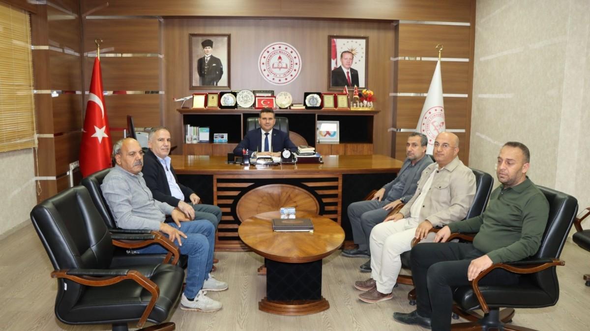 Kahta Gazeteciler ve Yazarlar Cemiyeti’nden Müdür Başli’ya Ziyaret Kahta Gazeteciler ve Yazarlar Cemiyeti’nden Müdür Başli’ya Ziyaret
