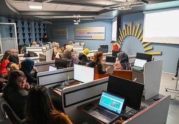 Selçuklu'da Öğretmenlere Yönelik Uygulamalı Yapay Zekâ Okuryazarlığı Atölyeleri Başladı